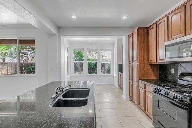 1619 Tumbleweed Way, Los Banos CA: https://media.crmls.org/mediaz/af737bc9-69e9-443b-b38b-dd158afe8b96.jpg
