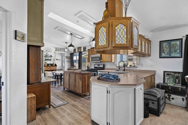 300 Thornton Dr, El Cajon CA: https://media.crmls.org/mediaz/af73efd9-f6e5-4aa5-b815-fa64852ddcd5.jpg