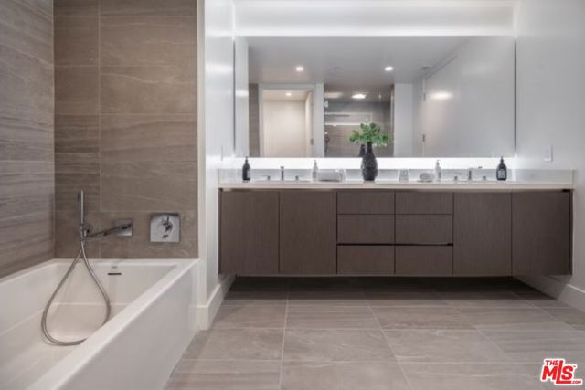 411 S Hamel Road, Los Angeles CA: https://media.crmls.org/mediaz/af73f5fd-7b87-4f23-9391-e934cfd94bb5.jpg