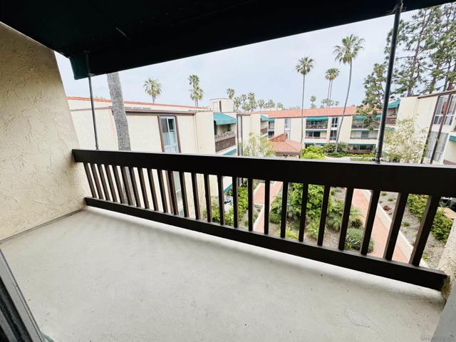 6455 La Jolla Blvd, La Jolla CA: https://media.crmls.org/mediaz/af7593f5-2874-4ac1-a78a-96013ae9f76e.jpg
