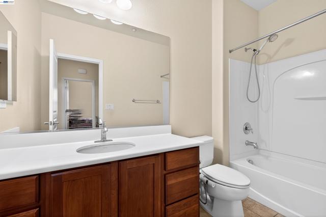 86 S Cortadillo St, Mountain House CA: https://media.crmls.org/mediaz/af75e5a9-8f7d-4817-ba5a-f06df4e5b7e9.jpg