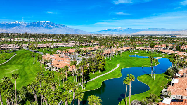 38849 Palm Valley Drive, Palm Desert CA: https://media.crmls.org/mediaz/af767db8-5d67-4a1b-af14-f484fbeb2db8.jpg