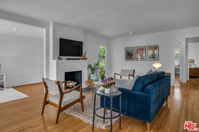 2330 Cloy Avenue photo 3