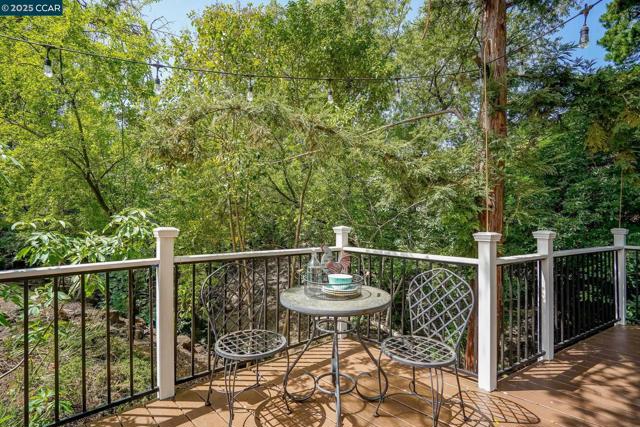 24 Ray Ct, Alamo CA: https://media.crmls.org/mediaz/af76fcc6-f0a7-4e65-a9ca-1fc5276573be.jpg