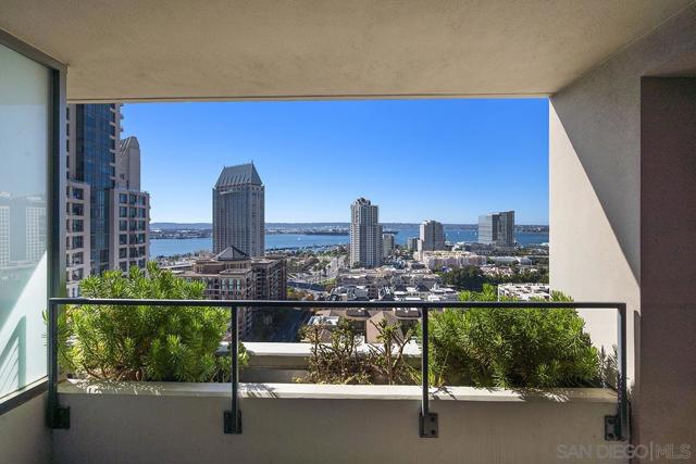 645 Front Street, San Diego CA: https://media.crmls.org/mediaz/af77269c-c2de-4266-9e1f-8f3b74856074.jpg