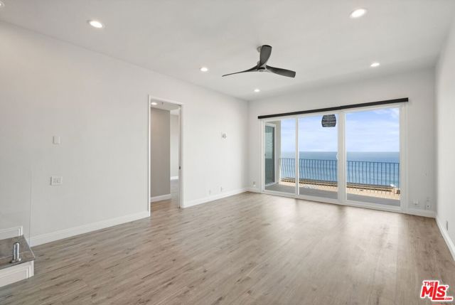 18103 Coastline Drive, Malibu CA: https://media.crmls.org/mediaz/af77cce5-0633-4657-9146-9f5af627e747.jpg