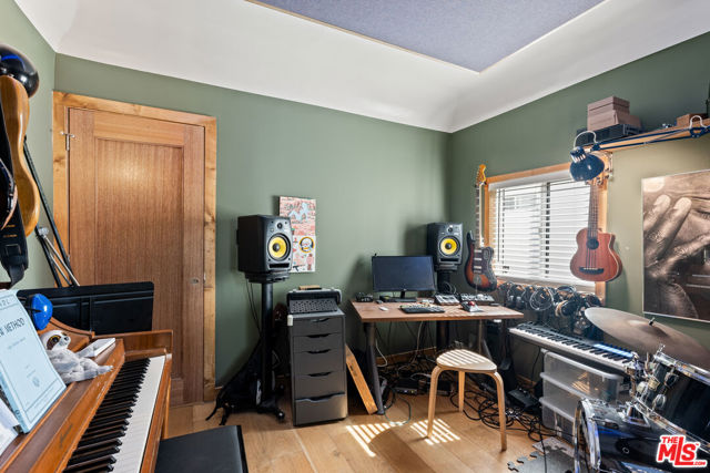 3202 Drew Street, Los Angeles CA: https://media.crmls.org/mediaz/af77d861-7f5a-4520-a279-7cf892d2ce03.jpg