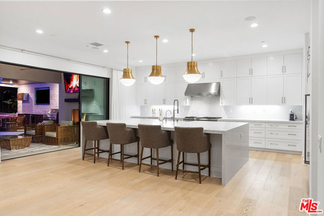 20216 W Albion Way, Porter Ranch CA: https://media.crmls.org/mediaz/af783670-344e-4a10-a666-b572fa604a58.jpg