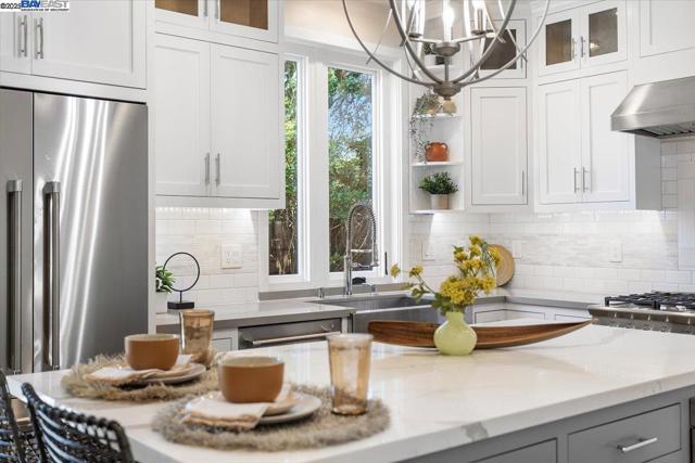 1002 Middle Ave, Menlo Park CA: https://media.crmls.org/mediaz/af78962e-b59b-43f0-b445-7766f2fb5d48.jpg