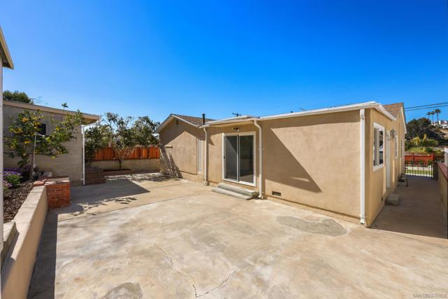 2967 Dove St, San Diego CA: https://media.crmls.org/mediaz/af78de0e-f73b-4e17-8558-c1e9d0e66ef5.jpg