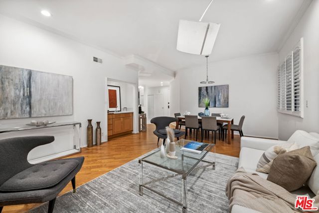 839 Larrabee Street, 3 photo 2