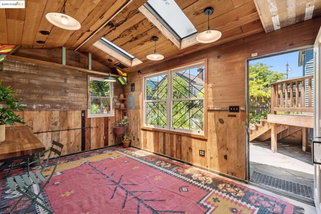 6521 Herzog St, Oakland CA: https://media.crmls.org/mediaz/af79a9bc-69dc-4461-8f3d-3c7237ed318f.jpg
