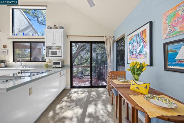 3800 Terra Granada Dr, Walnut Creek CA: https://media.crmls.org/mediaz/af7a299e-fc45-4e8c-a3a7-8f317c1e4b88.jpg