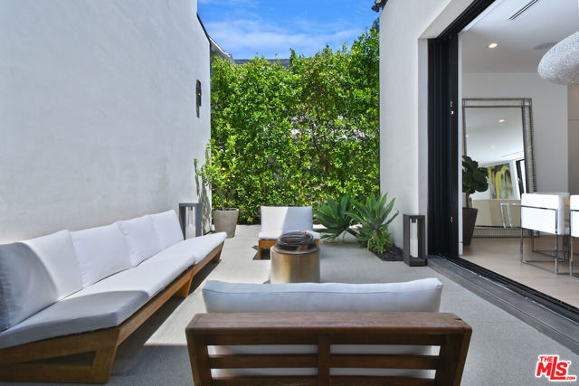 5316 Lennox, Sherman Oaks CA: https://media.crmls.org/mediaz/af7a6c94-0117-4706-92fc-acda81c45510.jpg