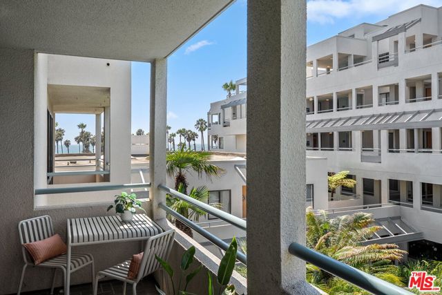 140 Ocean Park Boulevard, Santa Monica CA: https://media.crmls.org/mediaz/af7a9c92-0b82-4d8b-bae3-a24d8d714d67.jpg