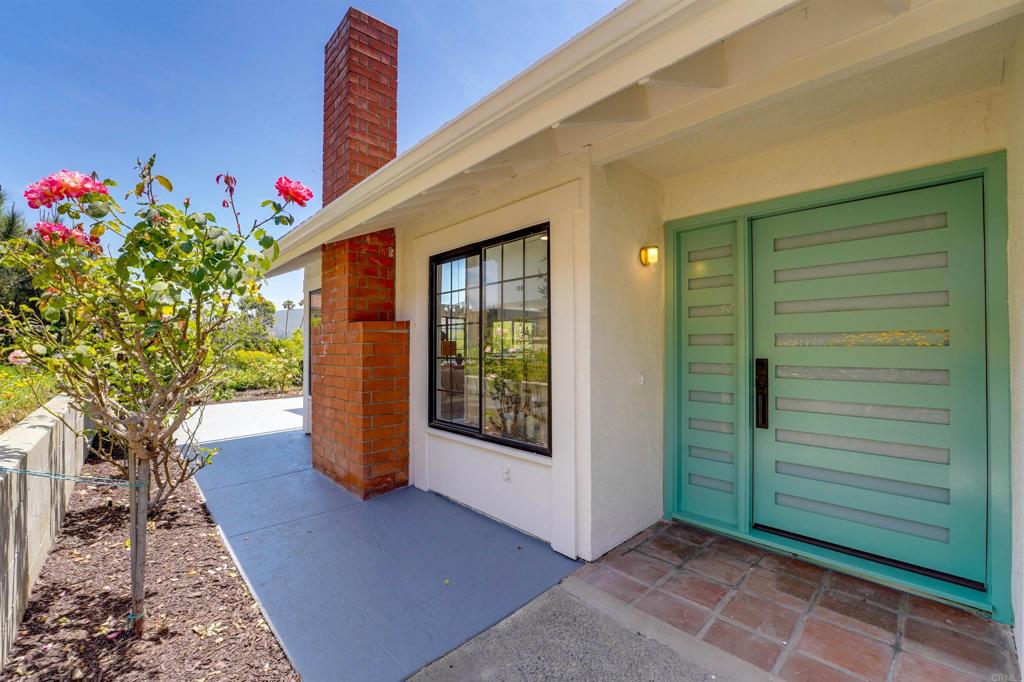 1022 La Casa Drive - photo 4