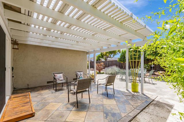 1687 Mendenhall Drive, San Jose CA: https://media.crmls.org/mediaz/af7b9cb3-c551-495d-95ca-6d4b2c21f37d.jpg
