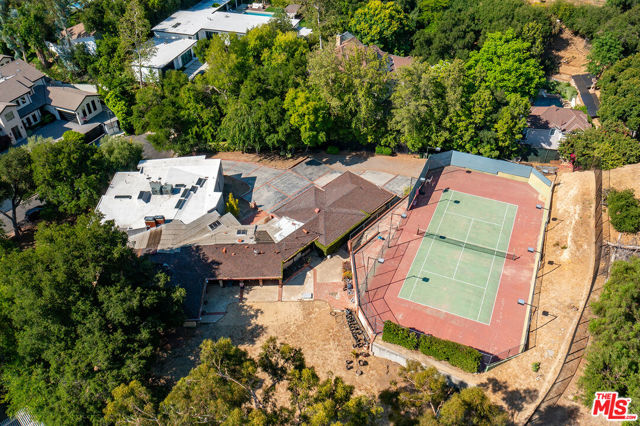 16145 High Valley Place, Encino CA: https://media.crmls.org/mediaz/af7c3ab8-df27-4df0-a1ff-f8a7591325f3.jpg