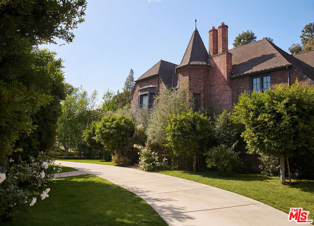 2501 N Vermont Avenue