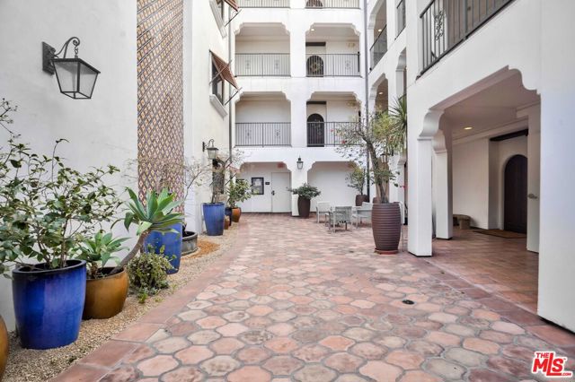 13308 Valleyheart Drive, Sherman Oaks CA: https://media.crmls.org/mediaz/af7d4626-4933-4139-b1df-cd77ce8812cf.jpg