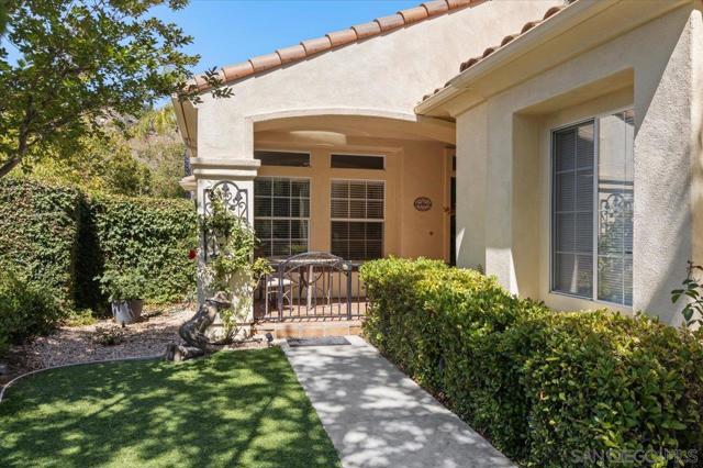 2385 Amber Oak Ln, Escondido CA: https://media.crmls.org/mediaz/af7d865f-2395-4d91-8250-b565b855041f.jpg