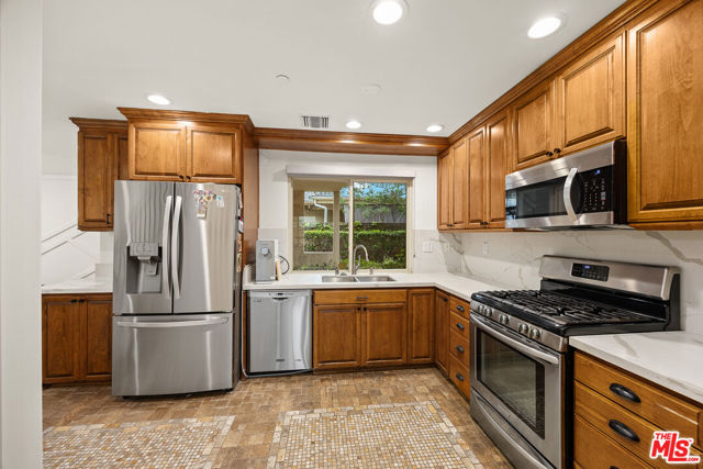 272 N Chester Avenue, Pasadena CA: https://media.crmls.org/mediaz/af7d97cc-5e62-4128-aac2-d1ceba8c89ec.jpg
