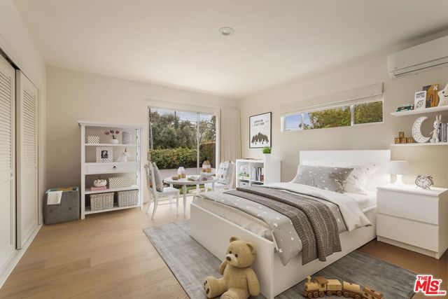 650 N Tigertail Road, Los Angeles CA: https://media.crmls.org/mediaz/af7db560-b5ae-44eb-b2df-41ea2678540c.jpg