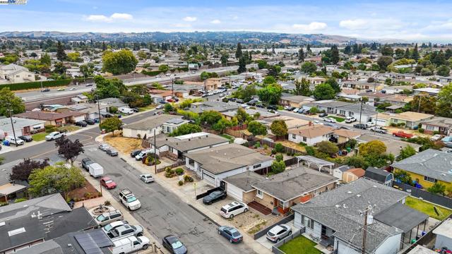 334 Oxford Street, Hayward CA: https://media.crmls.org/mediaz/af7e2bbe-ae1a-4535-aa2d-c420a2a33050.jpg