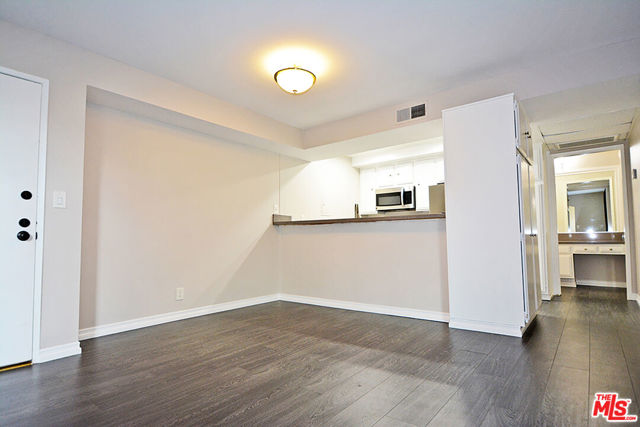 750 N Kings Road, West Hollywood CA: https://media.crmls.org/mediaz/af7f6824-17a4-45f8-9e81-881a2a6f61d0.jpg