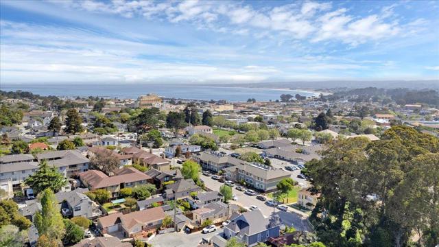 670 Van Buren Circle, Monterey CA: https://media.crmls.org/mediaz/af809a0f-e6c8-4052-b249-1959ed698e41.jpg