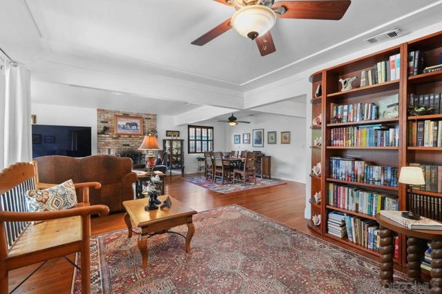 4386 Niagara Ave, San Diego CA: https://media.crmls.org/mediaz/af80e9fe-3508-4613-a075-39db598d509a.jpg