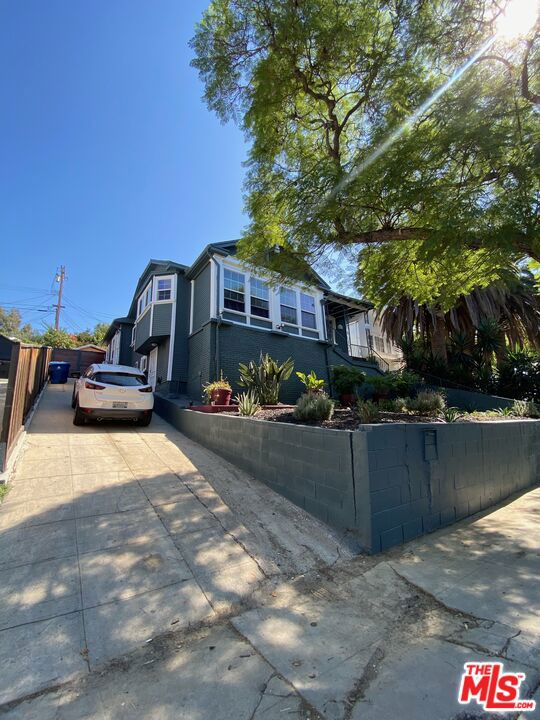 806 Oxford Avenue, Los Angeles, California 90029, 4 Bedrooms Bedrooms, ,2 BathroomsBathrooms,Single Family Residence,For Sale,Oxford,23282607