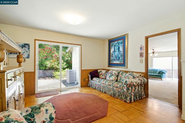 3363 Mcgraw Ln, Lafayette CA: https://media.crmls.org/mediaz/af81f253-13c1-4ef6-b885-ce9c6577cb7b.jpg