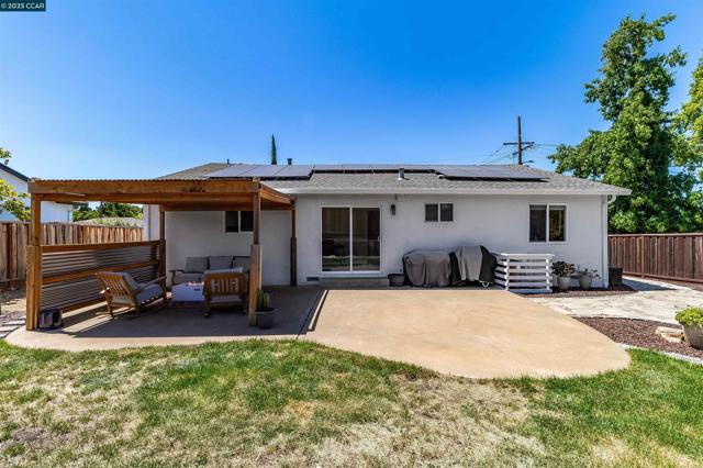 1349 Montana Dr, Concord CA: https://media.crmls.org/mediaz/af825521-1aca-4455-9a87-61ea4286ecd2.jpg