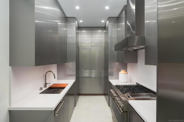 6283 La Jolla Scenic Drive S, San Diego CA: https://media.crmls.org/mediaz/af82d1ac-c315-40d9-a110-52b1e503a03f.jpg