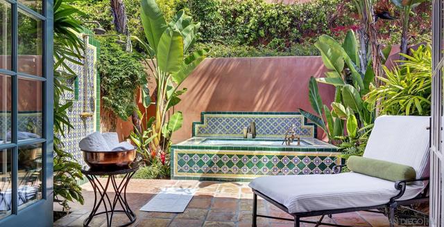 6122 Calle Valencia, Rancho Santa Fe CA: https://media.crmls.org/mediaz/af82f3c2-07ca-475e-941f-115da303024e.jpg