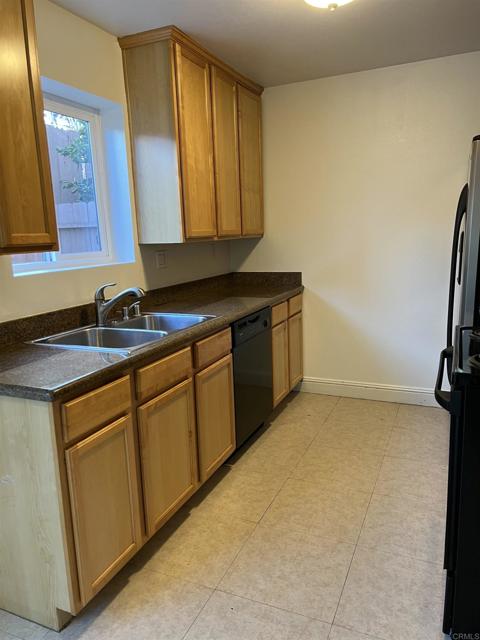 Image 3 of 17 For 695 Sea Vale Street  103