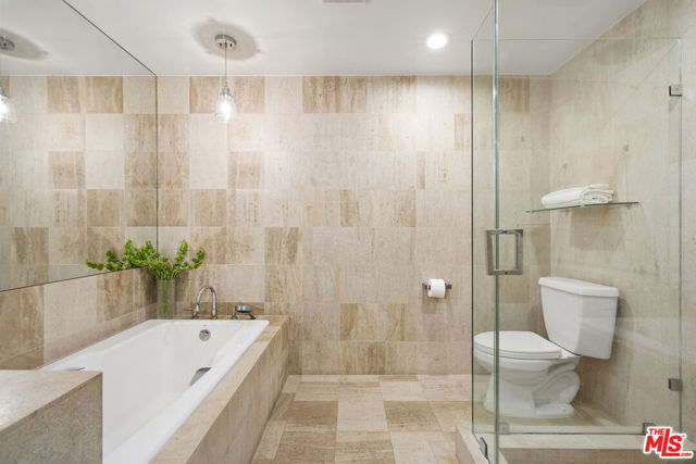 211 S Spalding Drive, Beverly Hills CA: https://media.crmls.org/mediaz/af834532-6f39-4361-b76d-897843e5ced4.jpg