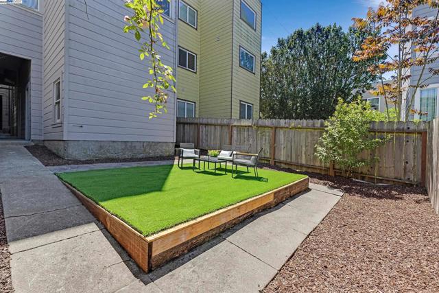 4134 Fulton St, San Francisco CA: https://media.crmls.org/mediaz/af838565-1e74-4c17-9a1d-6cee92663d6b.jpg