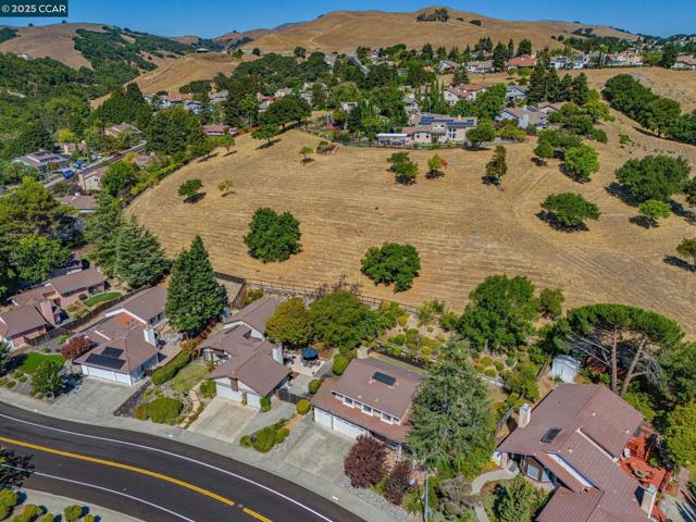 11478 Rolling Hills Dr, Dublin CA: https://media.crmls.org/mediaz/af839cb2-c13b-4043-81ee-abd16fc84150.jpg