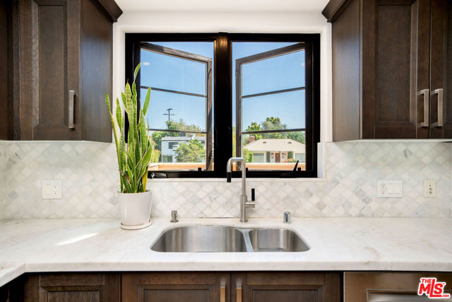 10523 Ashton Avenue, Los Angeles CA: https://media.crmls.org/mediaz/af83e5ce-af73-44d4-93ca-2727fd79a7c4.jpg