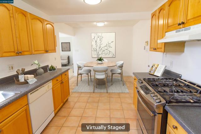 2929 Alta Mira Dr, Richmond CA: https://media.crmls.org/mediaz/af841980-b489-44dd-829b-bc3391d80fa7.jpg