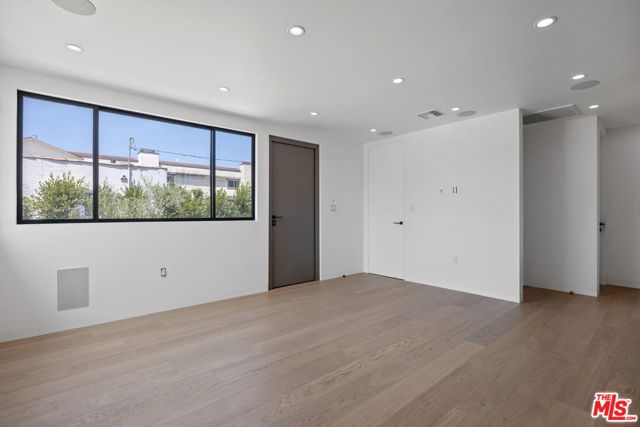 3940 Huron Avenue, Culver City CA: https://media.crmls.org/mediaz/af84996a-d55e-43f2-88be-67dac0252baf.jpg