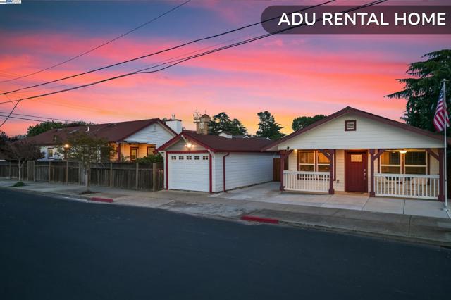 507 Maple St, Livermore CA: https://media.crmls.org/mediaz/af85278e-413f-41cb-b682-c8c74abbf670.jpg