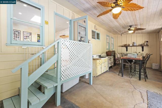 17190 Cedar Ave, Sonoma CA: https://media.crmls.org/mediaz/af86cbd6-c2ff-453c-b312-b577fa2590b1.jpg