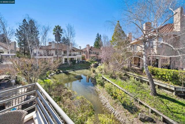3094 Lakemont Dr, San Ramon CA: https://media.crmls.org/mediaz/af870d09-d2cd-4b47-92bf-0ff62efe4e75.jpg