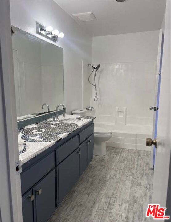 14730 S Normandie Avenue, Gardena CA: https://media.crmls.org/mediaz/af87336e-2c10-4187-83db-00e01a9cb631.jpg