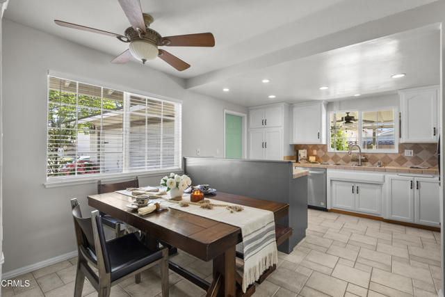 Detail Gallery Image 2 of 16 For 1406 Dinsmore Street St, Simi Valley,  CA 93065 - 3 Beds | 2 Baths