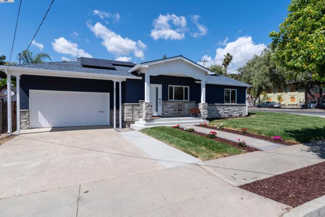 401 Emerson St, Fremont CA: https://media.crmls.org/mediaz/af87d650-f77e-463b-9252-520fcd37946b.jpg