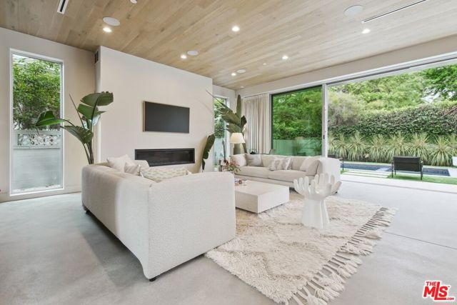 1310 Preston Way, Venice CA: https://media.crmls.org/mediaz/af88794b-9c5b-4eb6-ad8d-d0faf56296eb.jpg